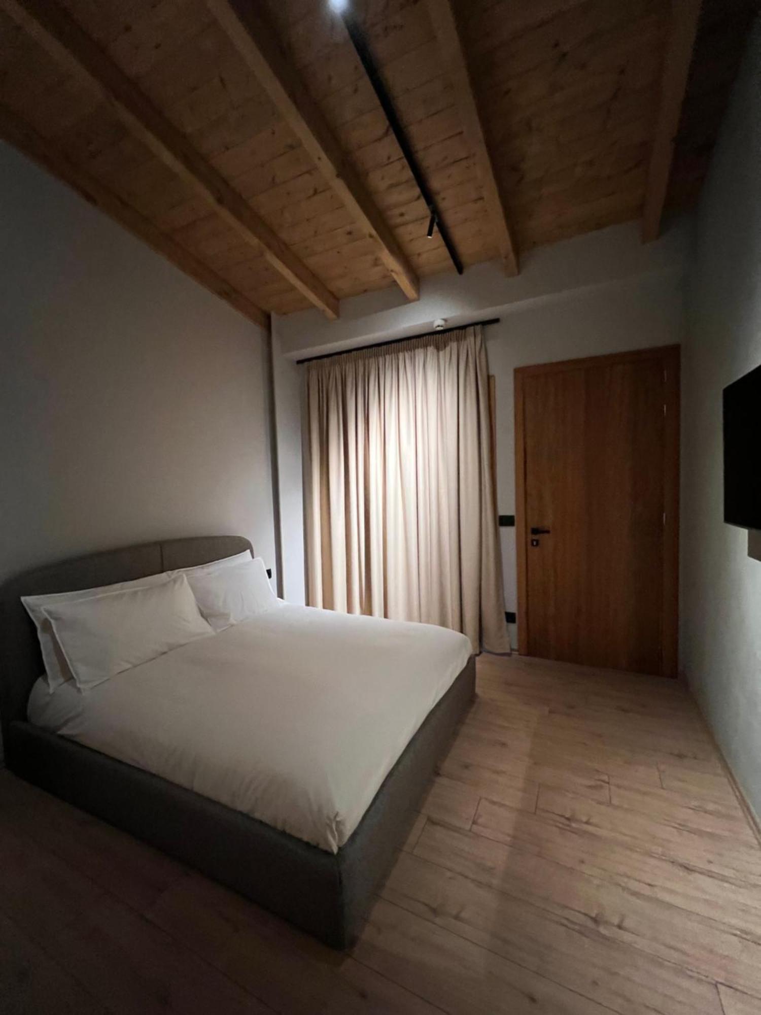 Faces & Places Boutique Hotel Тирана Екстериор снимка